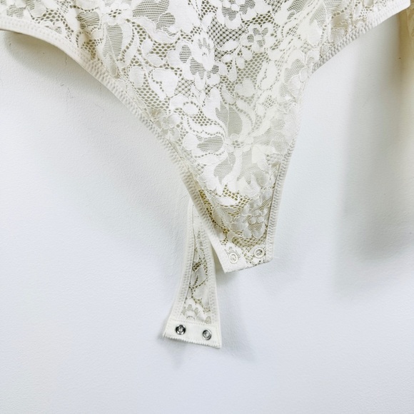 Aritzia Babaton lace mock neck bodysuit NWT - Picture 6 of 14